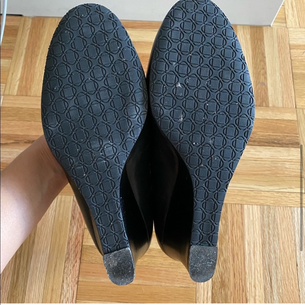 Nine West Women’s shoes
Size 9
Minor damage inside the sole only.. - Picture 9 of 10
